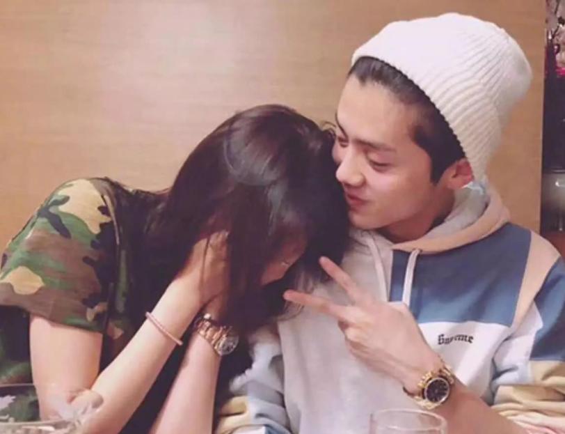 鹿晗微博瘫痪事件时间,鹿晗让微博瘫痪