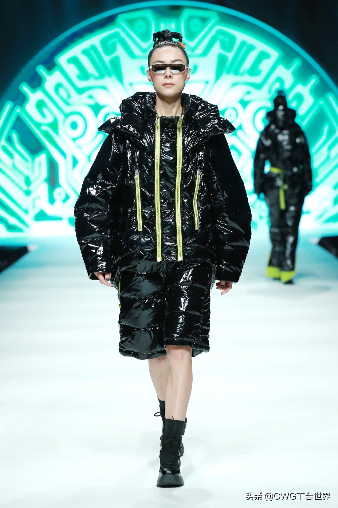 亦帛时尚羽绒服是品牌吗,亦帛时尚2021冬羽绒服发布会