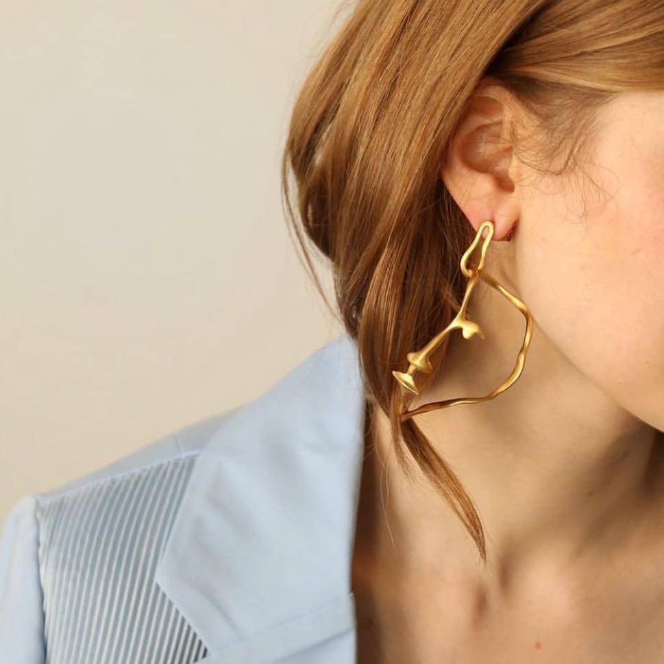 有时候质感就体现在小小的配件上，一件可以陪你穿梭日常的珠宝