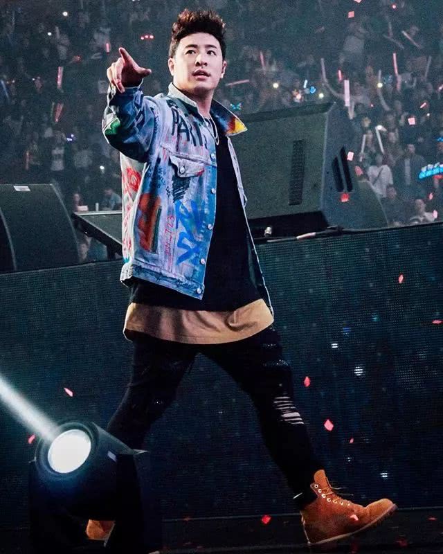 不想撞衫怎么穿好看,不想撞衫穿什么跑鞋