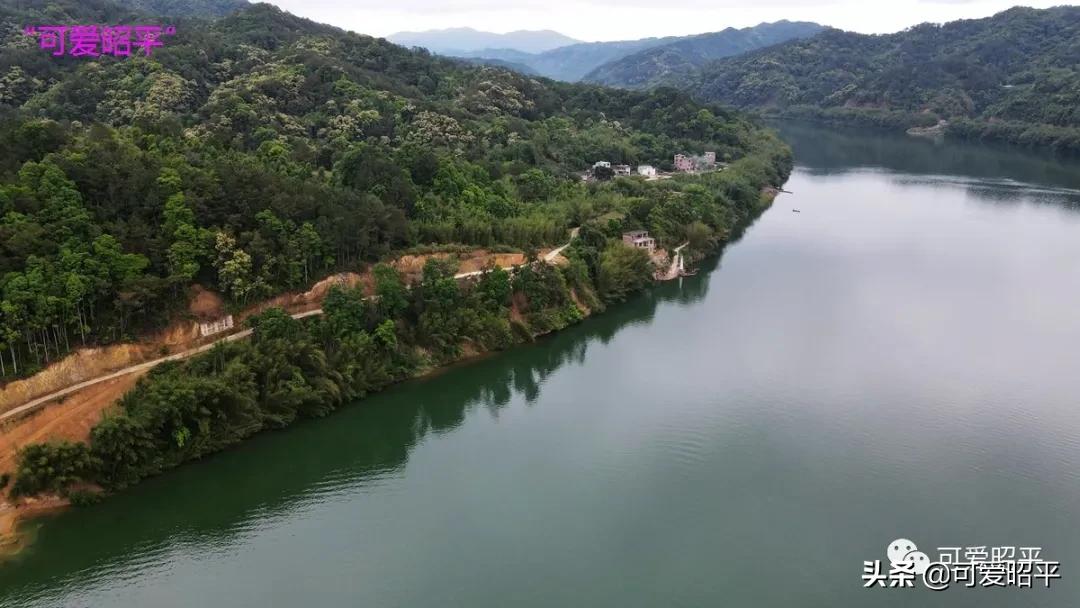 昭平县桂江东岸公路视频,贺州昭平道路建设