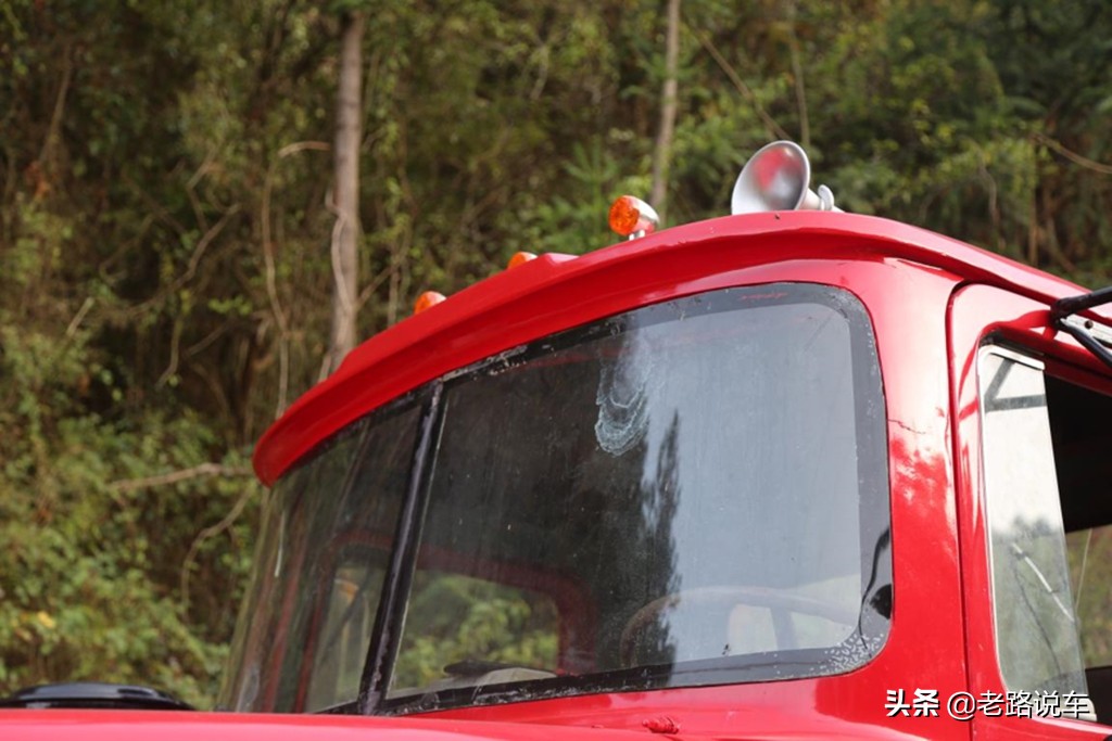 斗牛犬品牌卡车,斗牛犬在汽车上的视频