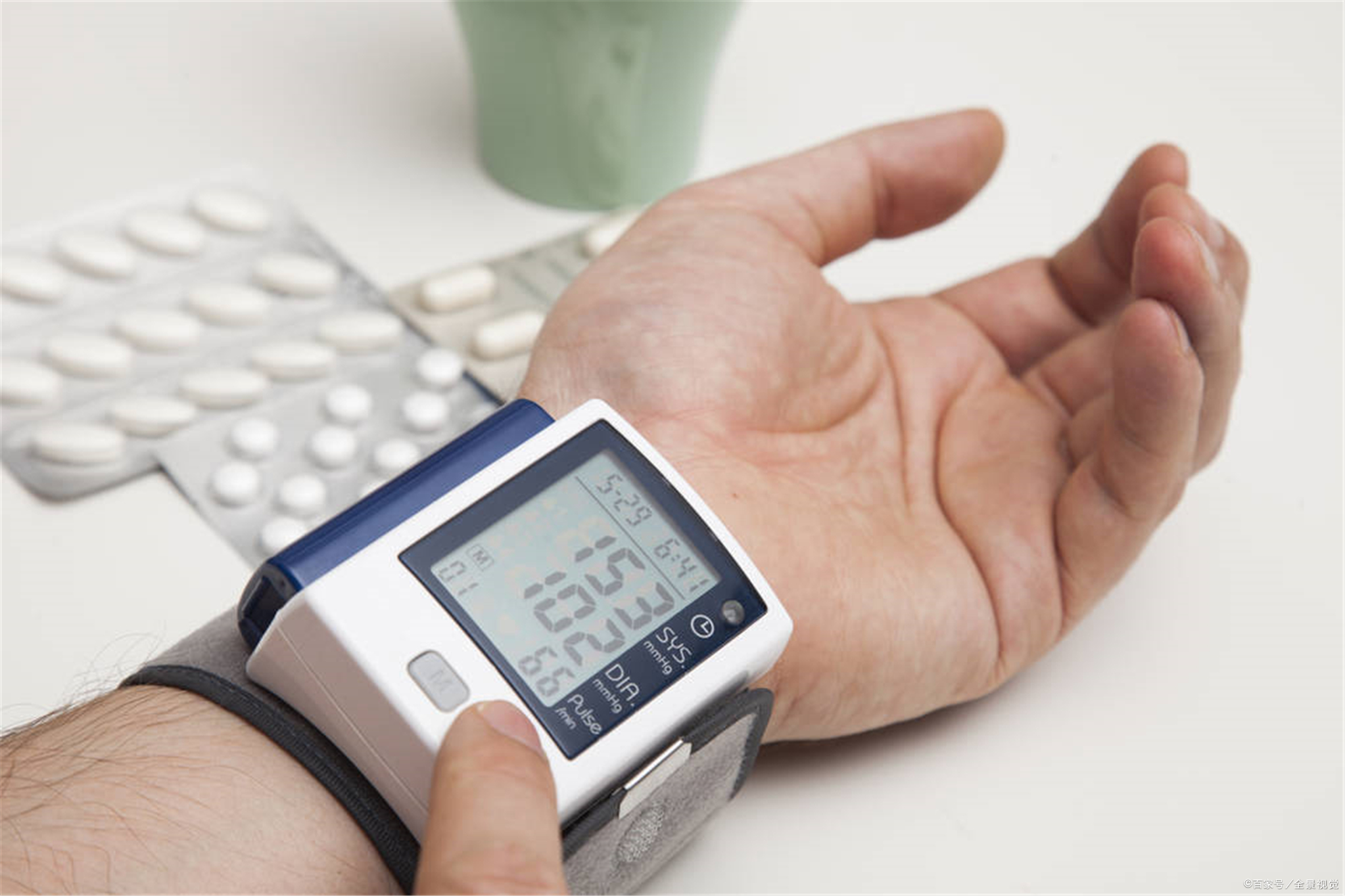 脚趾发麻应该吃啥药,脚趾发麻保守治疗吃什么药