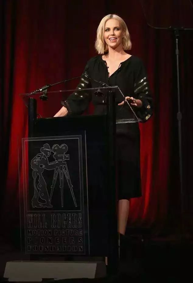 43岁大妈也能变小仙女,40岁还能美回20岁吗