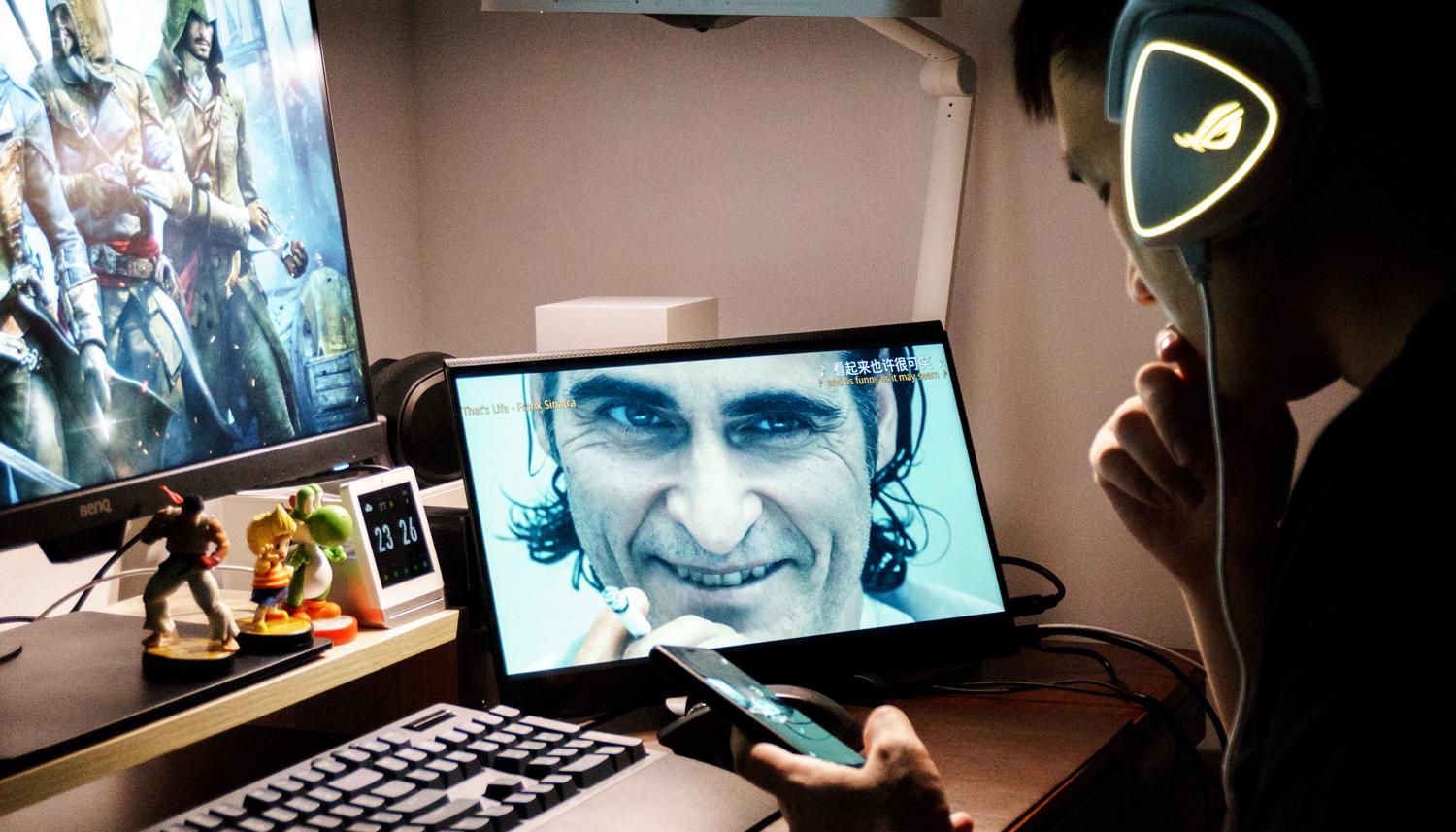 switch游戏机便携版测评,办公和玩switch的显示屏