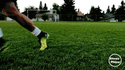 简单又实用的过人技巧足球,足球过人技巧空中摆动腿