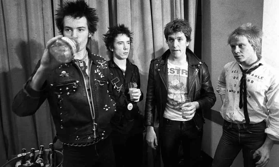 看见·Lo娘是什么?Lolita又是什么?如何与Lo娘友好相处?