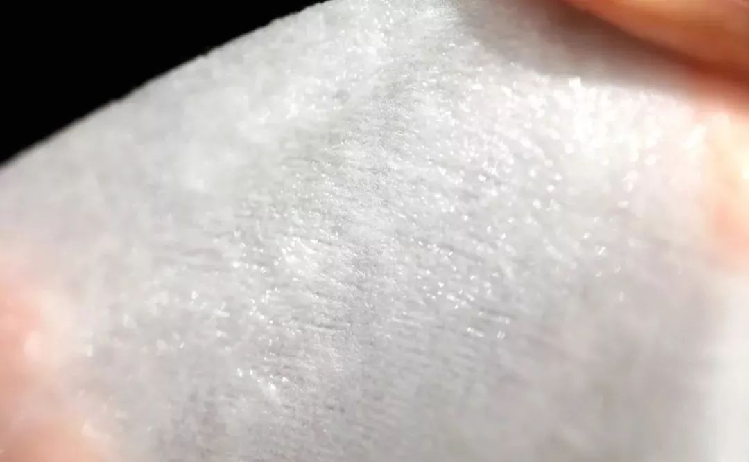 敷面膜一片顶十片,可以敷30分钟的修护面膜