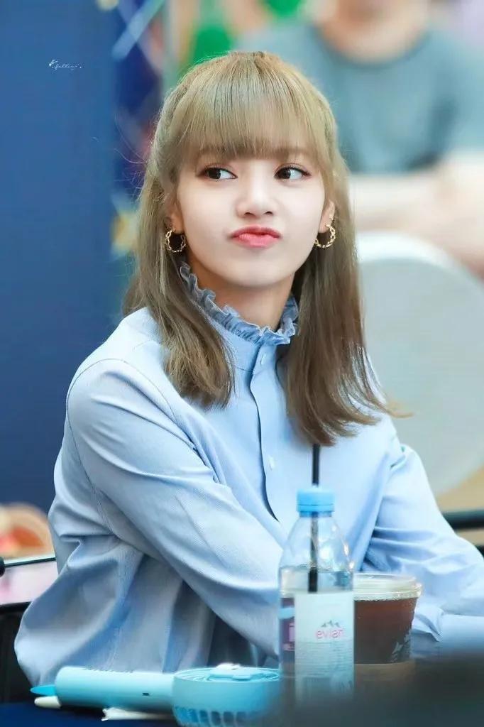 现在流行圆脸还是瓜子脸,现在是流行瓜子脸还是圆脸