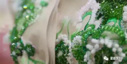 杨幂一身粉色修身礼服少女感十足,杨幂中国衣服