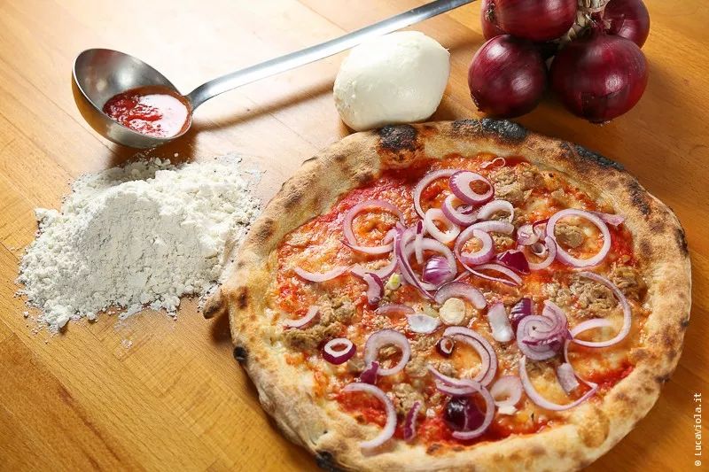 意大利披萨美食全攻略,经典美味的意大利披萨