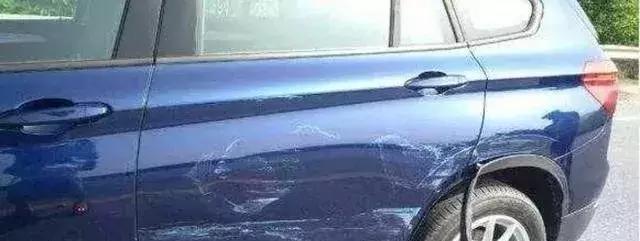 别人刮到自己的车怎么办,怎样才能发现别人刮车逃跑