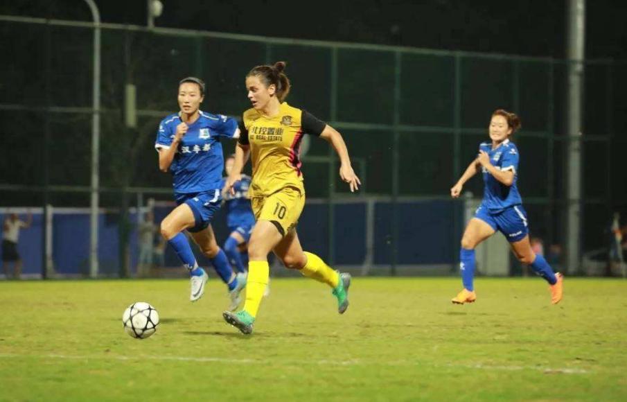 王霜和马晓旭打乒乓视频,中国女子足球王霜