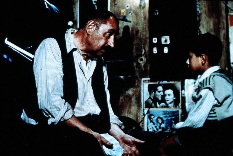 《天堂电影院》：有父爱的电影院才配得上“天堂”二字