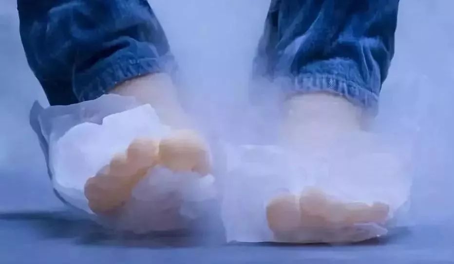 李宁闪击8的鞋垫 (李宁的蓝色鞋垫有什么科技的)