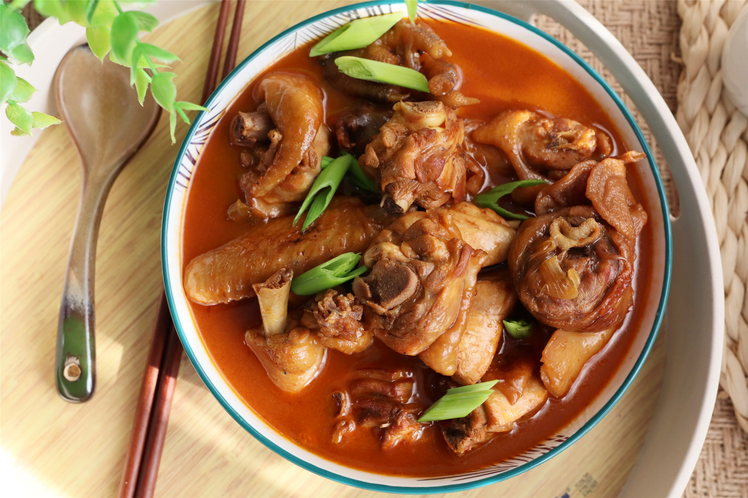 黄焖鸡怎么做汤比较浓鸡肉特别嫩,家常版黄焖鸡做酱和焖是关键