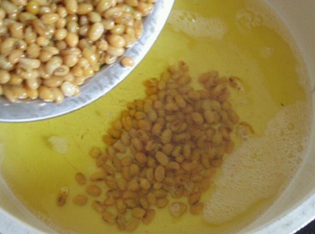 炸黄豆酥脆不回潮方法,炸黄豆不酥脆了怎么做