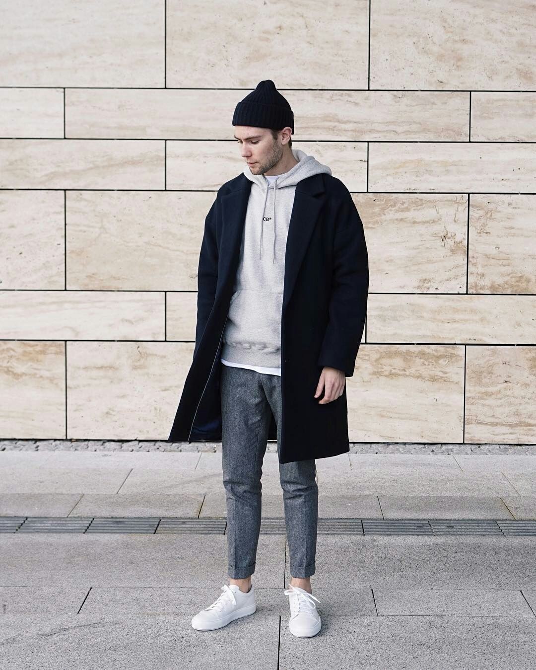 咖色大衣搭配什么颜色连帽卫衣,黑色风衣内搭带帽卫衣搭配