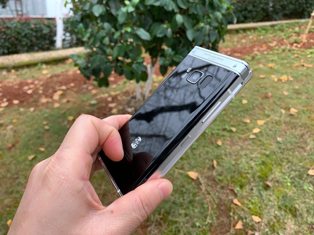 两千多元就能买到三星W2018?搭载骁龙835毫无破绽!