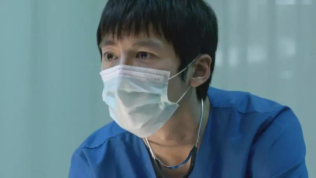 王俊凯摸易烊千玺的手的视频,王俊凯摸易烊千玺的手