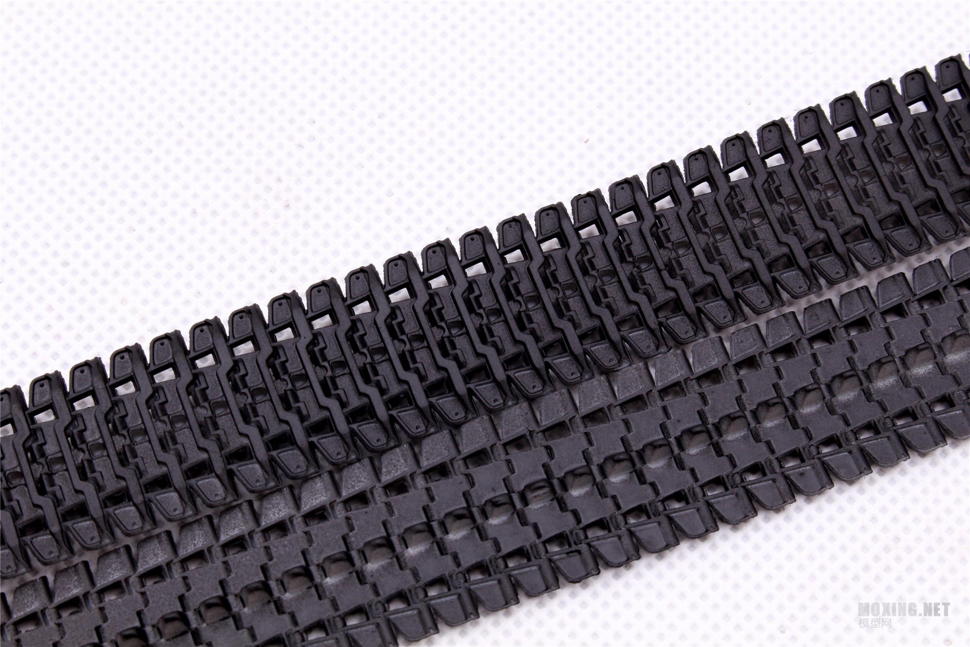 MENG,SS-018-1/35以色列“雌虎”重型装甲运输车-简介与开盒