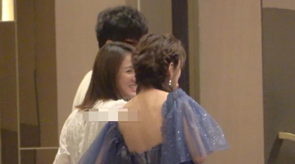 陈乔恩穿着时尚出席活动,陈乔恩盛装打扮