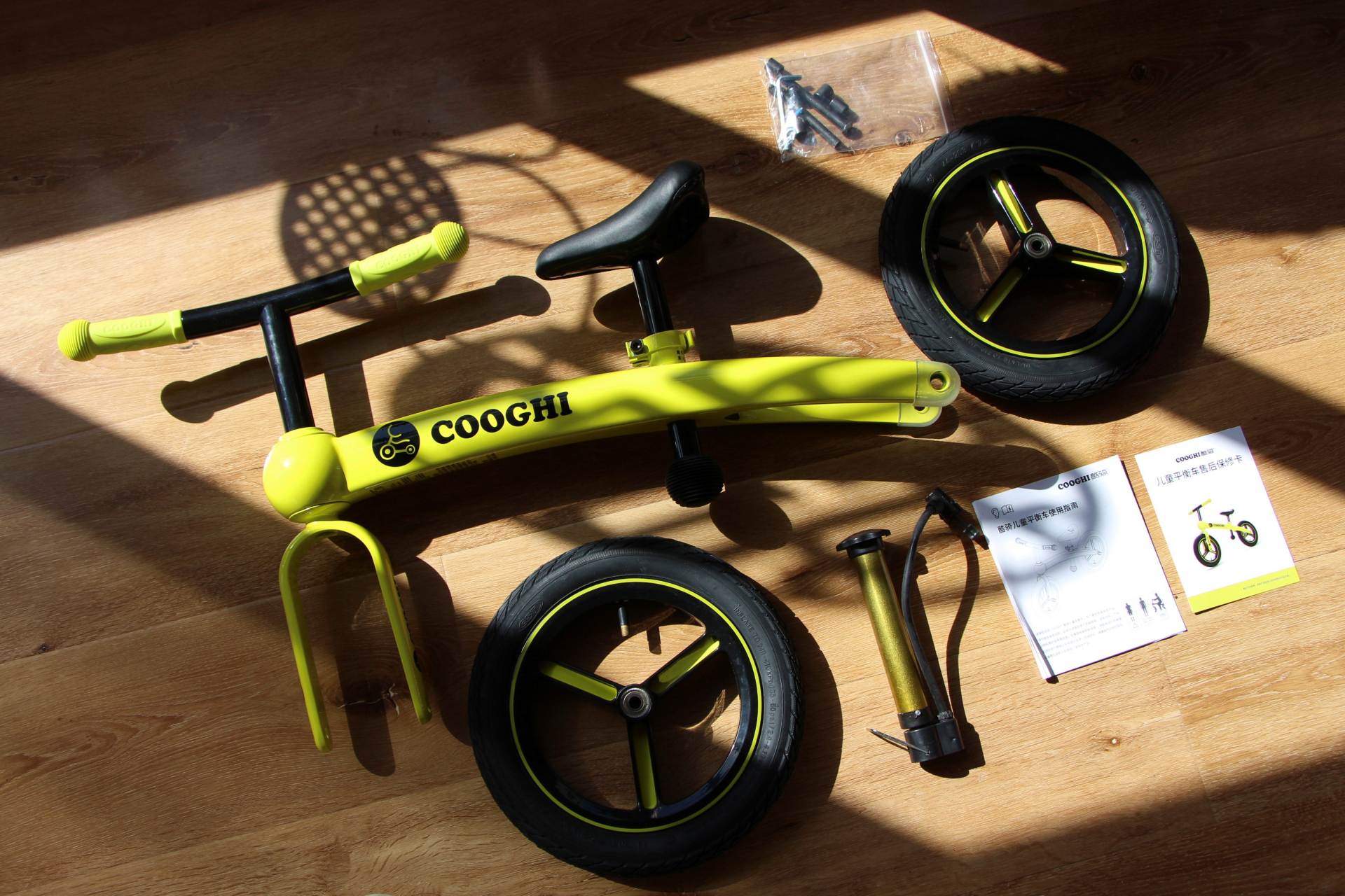 萌娃骑平衡车的视频,萌娃运动平衡车