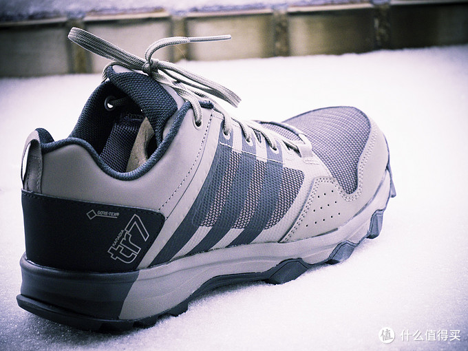 阿迪达斯耐磨实战篮球鞋灰蓝开箱,阿迪达斯新出的boost球鞋