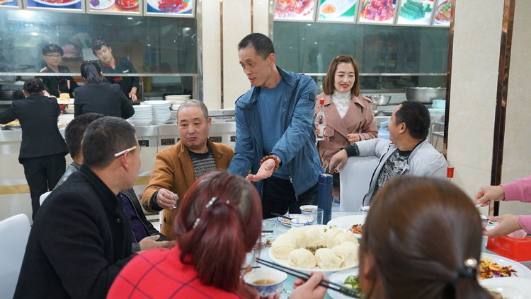 雷帝国际彩砂施工视频,雷帝国际瓷砖辅料