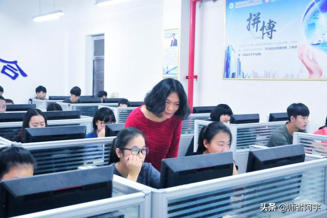 本科毕业就业月薪3万的六大专业,让985毕业生后悔的四大专业