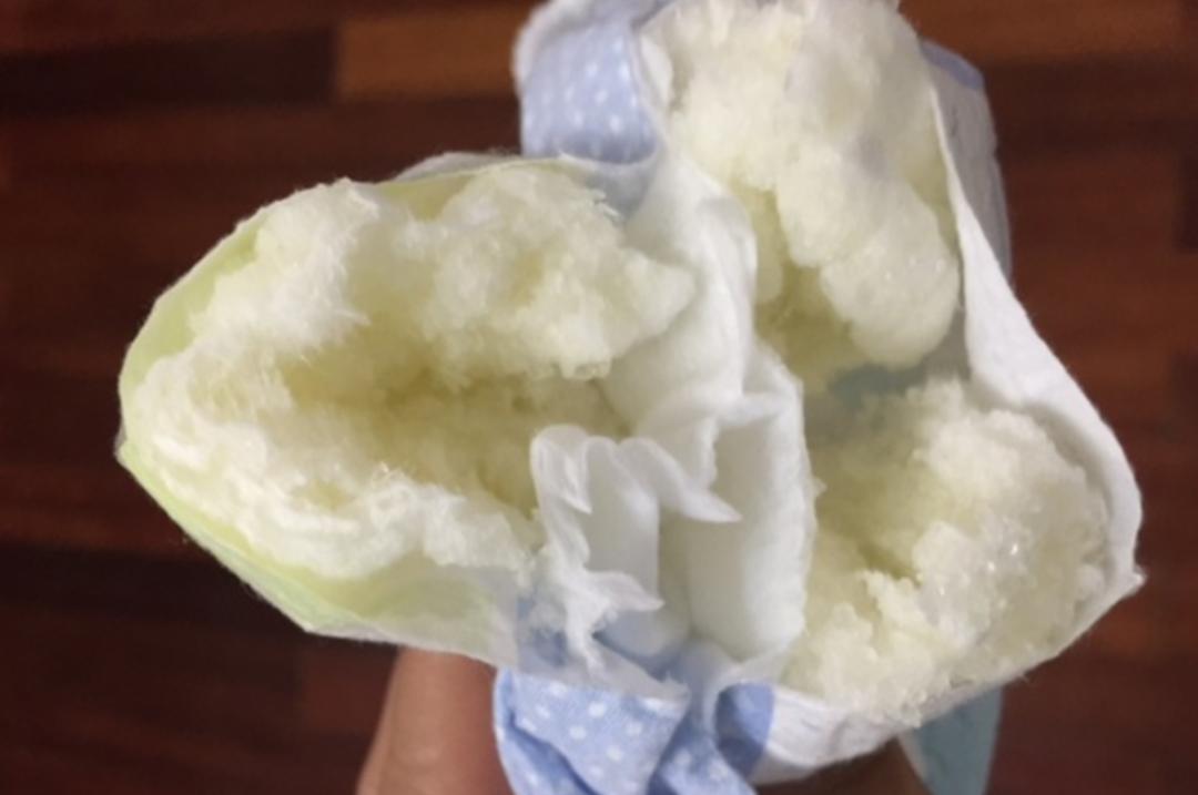 宝宝用尿不湿视频,孩子用过的尿不湿别扔