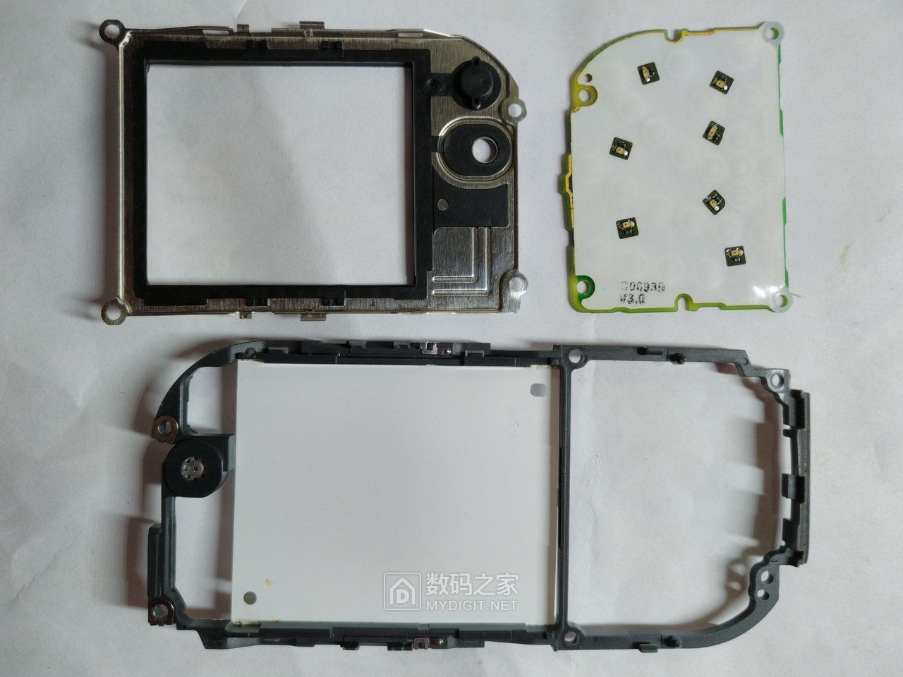 十五年前的直板机皇诺基亚NOKIA7610拆解，时代艳惊四座的设计！