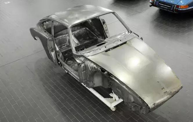 用80万买辆破烂保时捷花300万修复,这才是情怀*党**的最高信仰