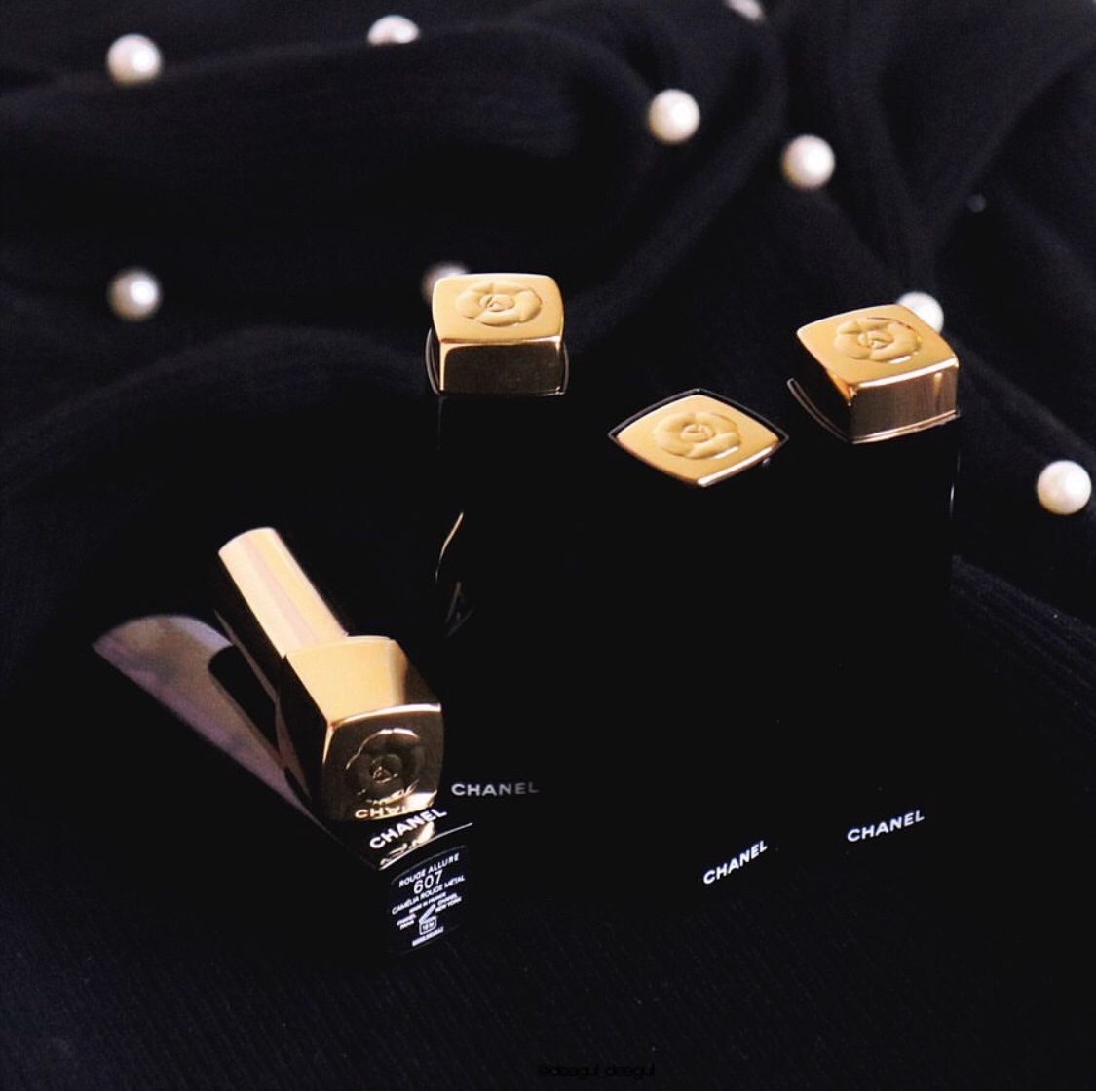 必买的大牌口红色号吃土色,今年流行的大牌口红色号