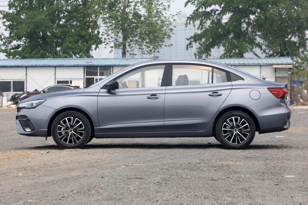 8万出头买顶配荣威i5,荣威i5测评同级别高性价比之选