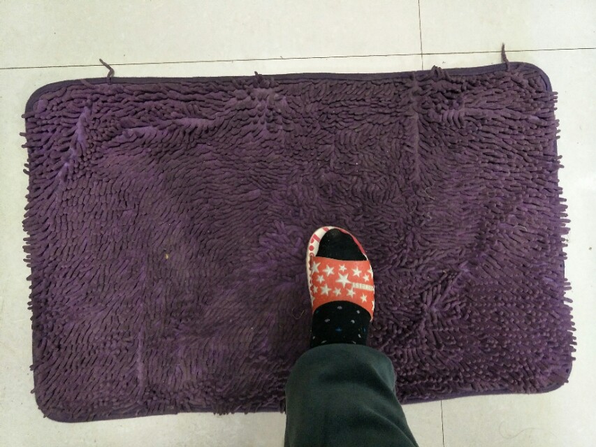 怎样使卫生间脚垫不打滑,室内脚垫防滑技巧