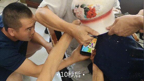 痰盂卡住小孩视频,痰盂卡住孩子