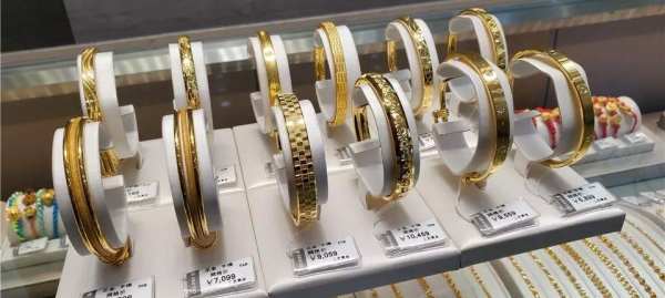 黄金戴久了怎么没那么黄,黄金链子戴了一段时间发黑的原因