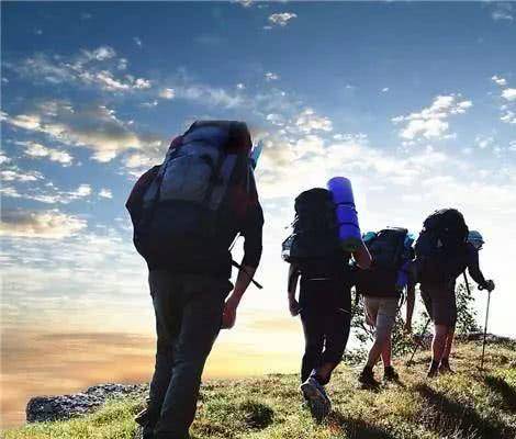 那么多的户外包，到底怎么选择、怎么收纳、怎么背？