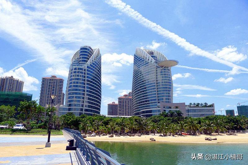 湛江这个海湾，出场自带流量，超有夏威夷feel，每天都有网红打卡