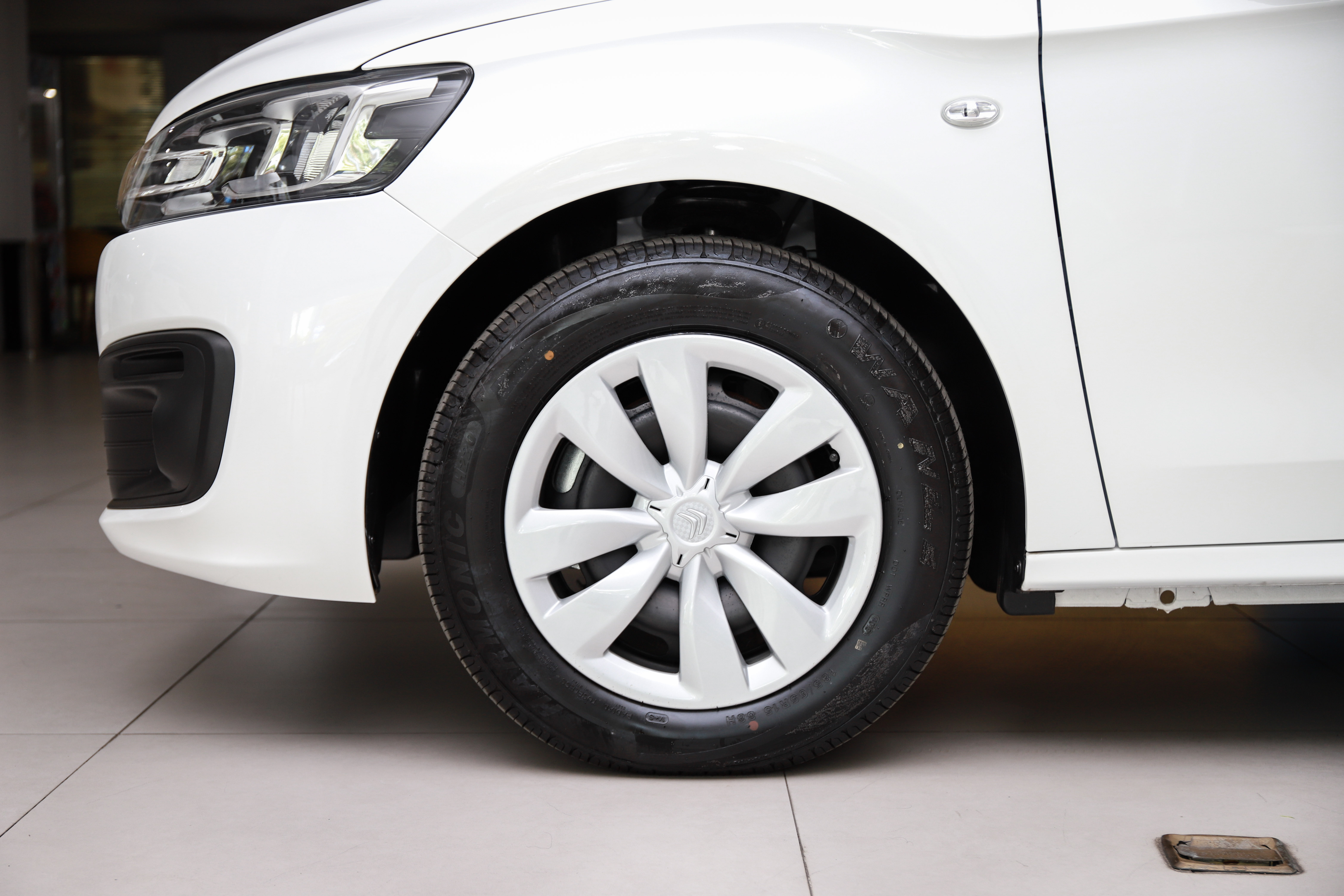 飞度和爱丽舍哪个值得买,雪铁龙爱丽舍对比飞度