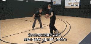 街球大神教授单挑球霸,街球教授晃人技巧
