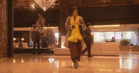 男子把脚崴了第二天又发现肿了,男子崴脚后没做这件小事