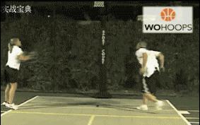 篮下连续假动作虚晃,向右边虚晃假动作骗防守人上篮