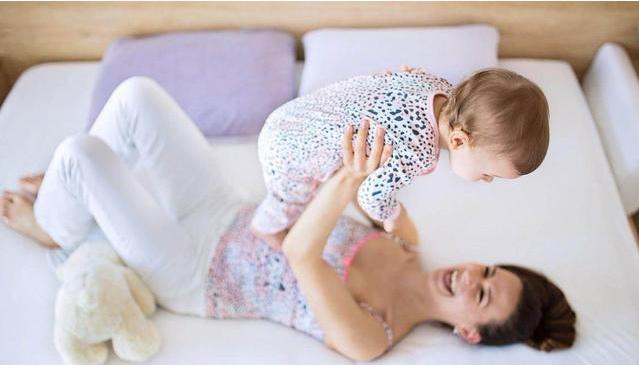 两个月宝宝会笑了说明孩子聪明吗,孩子刚出生有会笑的吗