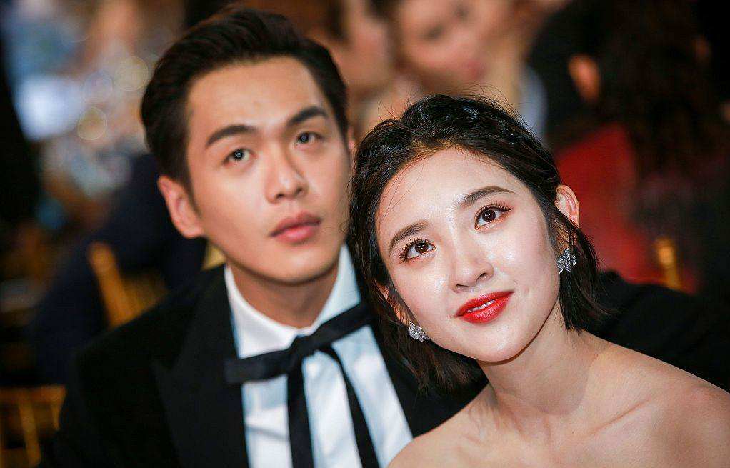 唐艺昕产女医院门口发红包庆祝,小范和唐艺昕视频