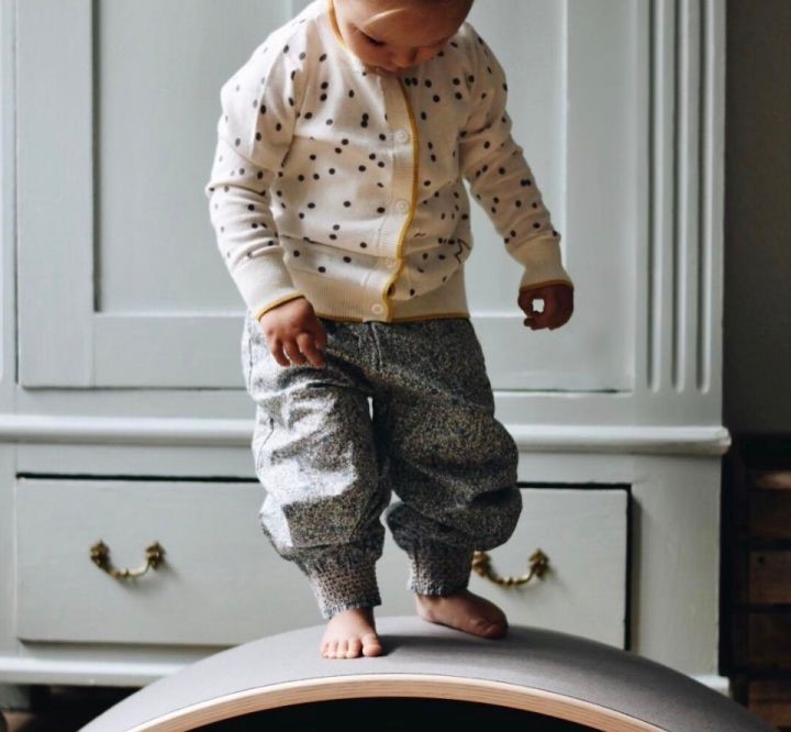 2岁女儿每天尿湿十几条裤子，妈妈该如何解决孩子“如厕难题”？