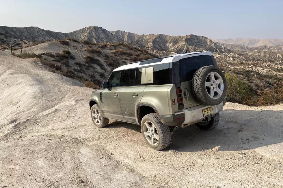 2023款路虎卫士110p400x驾驶感受,2024款路虎卫士110版测评