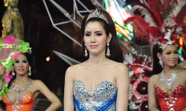 泰国泼水节搞笑事件,泰国泼水节最尴尬的场面