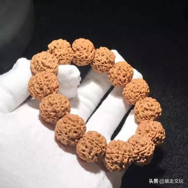 金刚菩提手串弄上84消毒液发黑,金刚菩提手串发黑了怎样清洗